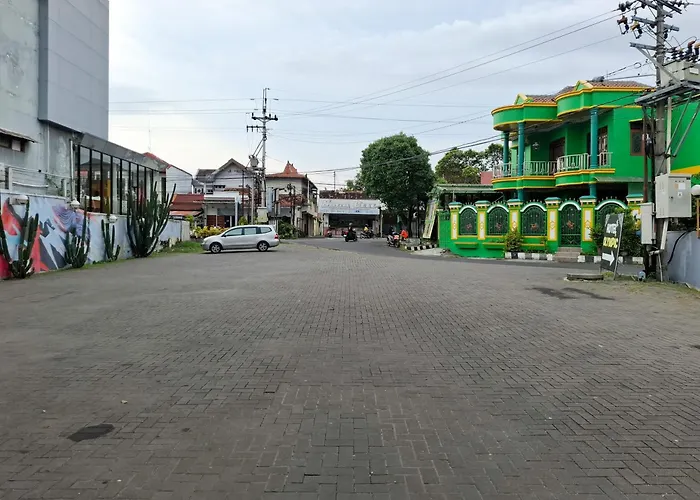 RedDoorz Plus at Sisingamangaraja Prawirotaman Yogyakarta
